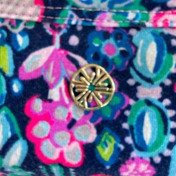 Lilly Pulitzer Oden Top w/thumbholes - Picture 5 of 5